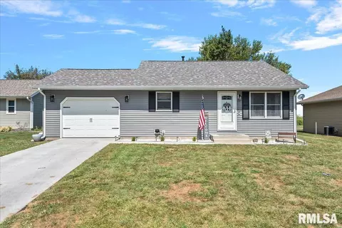 6 Santa Fe Dr, Auburn, IL 62615