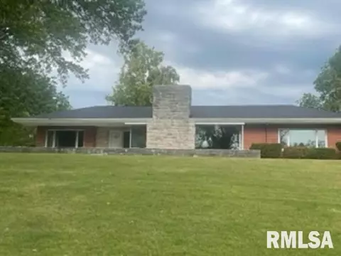 2503 S Country Club Estates Street Ave, Quincy, IL 62301