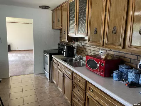 3315 E Fox Run Dr, Quincy, IL 62301 photo 6