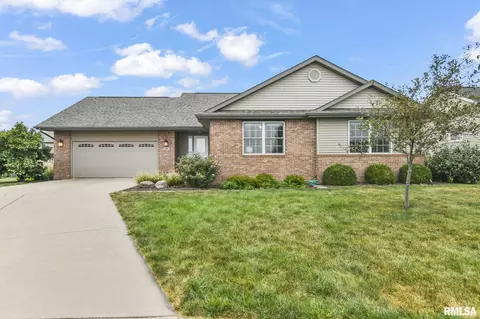 1813 Russell Ln, Chatham, IL 62629