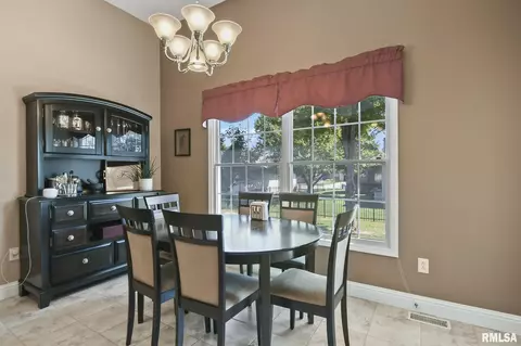 258 Maggie Dr, Springfield, IL 62711 photo 9