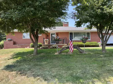 9 Terry Dr, Jacksonville, IL 62650