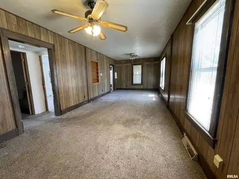 321 N Monroe St, Macomb, IL 61455 photo 4
