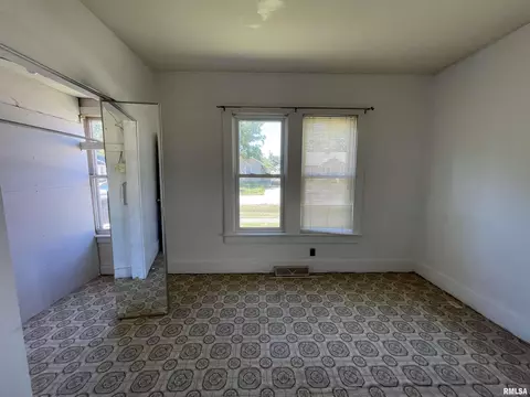 321 N Monroe St, Macomb, IL 61455 photo 6
