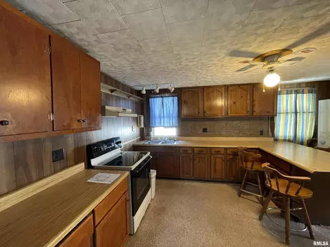 321 N Monroe St, Macomb, IL 61455 photo 11