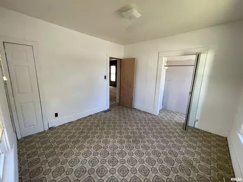 321 N Monroe St, Macomb, IL 61455 photo 5