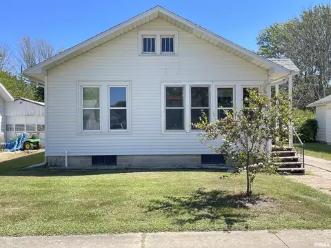 321 N Monroe St, Macomb, IL 61455