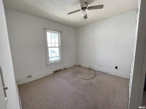 321 N Monroe St, Macomb, IL 61455 photo 8