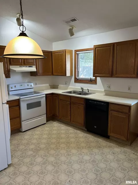 2317 Austin Dr, Springfield, IL 62704 photo 4
