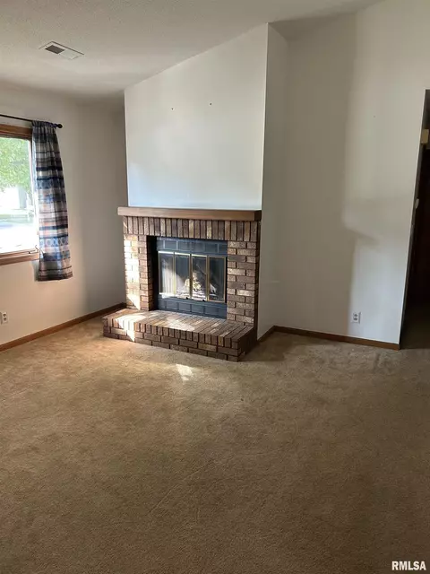 2317 Austin Dr, Springfield, IL 62704 photo 2