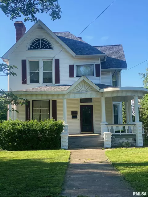 812 W Douglas Ave, Jacksonville, IL 62650