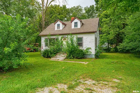1029 N Logan St, Lincoln, IL 62656