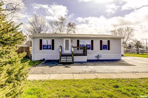 318 N Constant St, Dawson, IL 62520