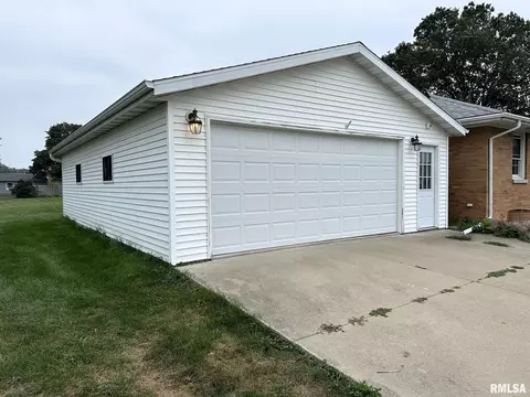 809 N Washington St, Abingdon, IL 61410 photo 6