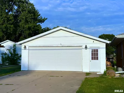 809 N Washington St, Abingdon, IL 61410 photo 7