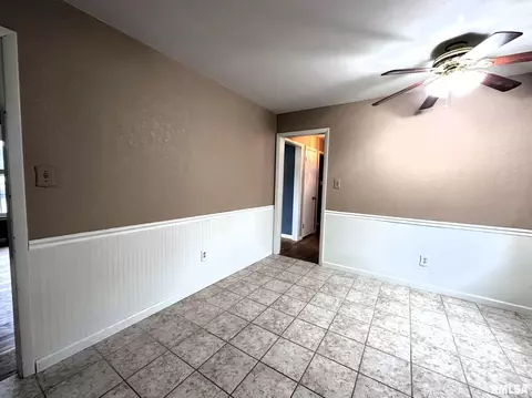 809 N Washington St, Abingdon, IL 61410 photo 18