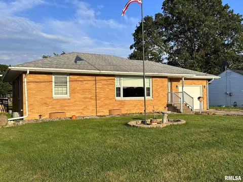 809 N Washington St, Abingdon, IL 61410 photo 3