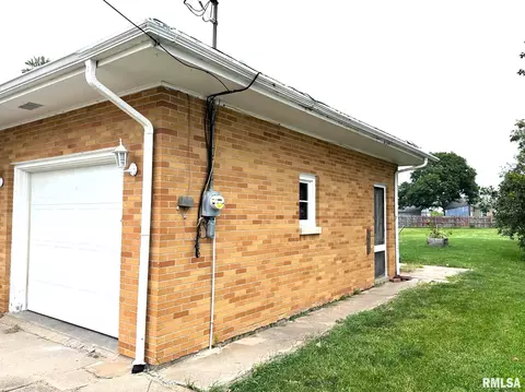 809 N Washington St, Abingdon, IL 61410 photo 5