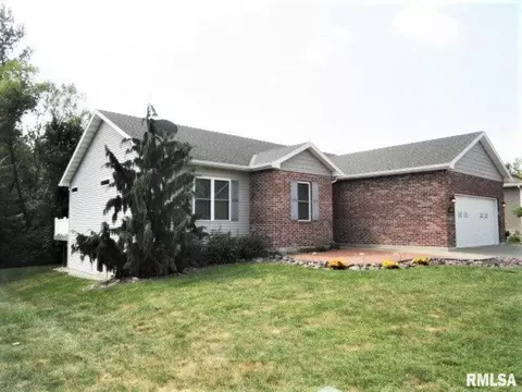 3816 Stone Dr, Quincy, IL 62305