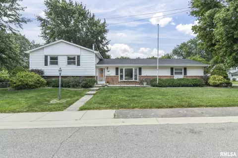 44 Eton Dr, Springfield, IL 62702