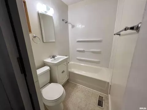 2641 S 11th St, Springfield, IL 62703 photo 10