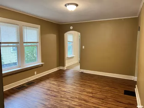 2641 S 11th St, Springfield, IL 62703 photo 4