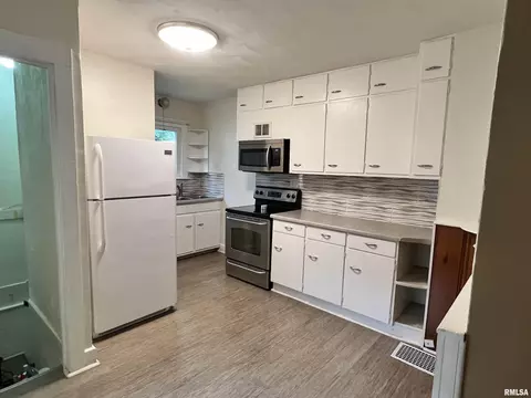 2641 S 11th St, Springfield, IL 62703 photo 5