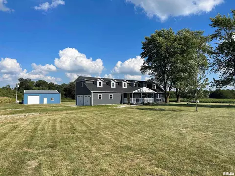 61 SE 300 Ave, Carrollton, IL 62016