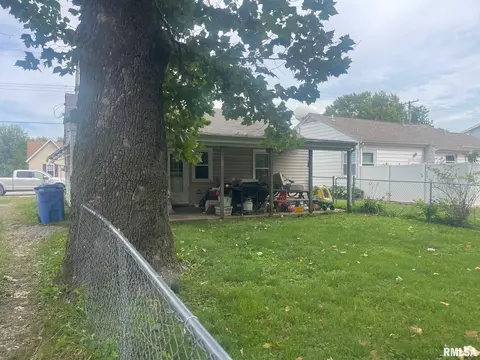 604 Washington St, Athens, IL 62613 photo 3