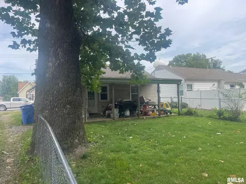 604 Washington St, Athens, IL 62613 photo 2