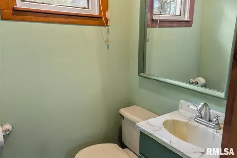 Bath - 530 E Wood Ave, Springfield, IL 62702 photo 2 of 2