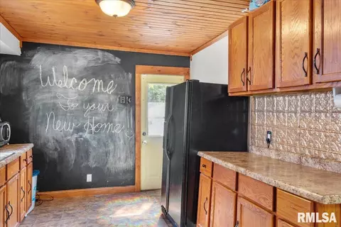 Kitchen - 530 E Wood Ave, Springfield, IL 62702 photo 2 of 4