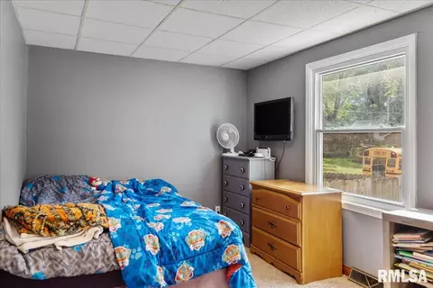 Bedroom - 530 E Wood Ave, Springfield, IL 62702 photo 2 of 8