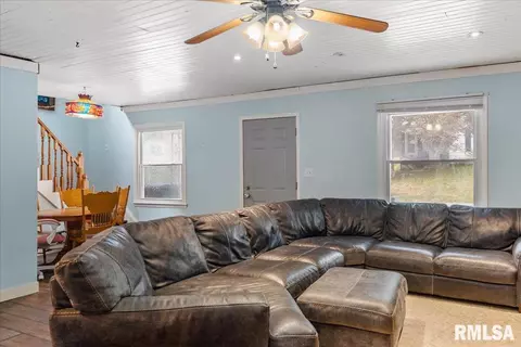 Living - 530 E Wood Ave, Springfield, IL 62702 photo 3 of 6