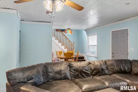 Living - 530 E Wood Ave, Springfield, IL 62702 photo 4 of 6
