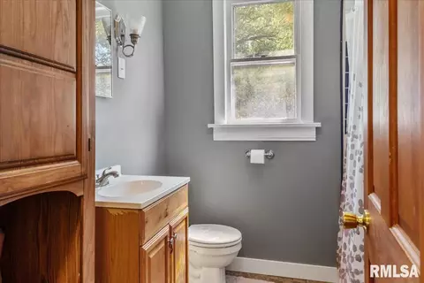 Bath - 530 E Wood Ave, Springfield, IL 62702 photo 1 of 2