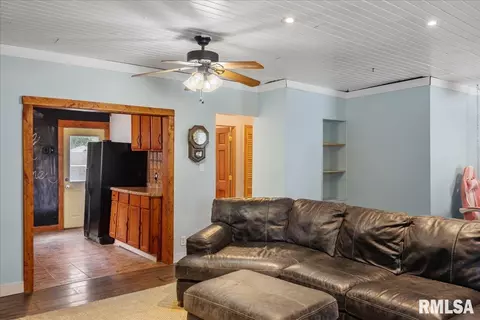 Living - 530 E Wood Ave, Springfield, IL 62702 photo 6 of 6