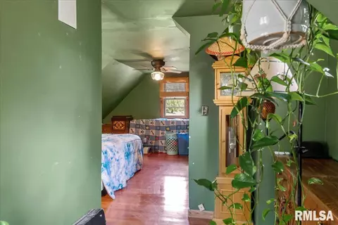 Bedroom - 530 E Wood Ave, Springfield, IL 62702 photo 4 of 8