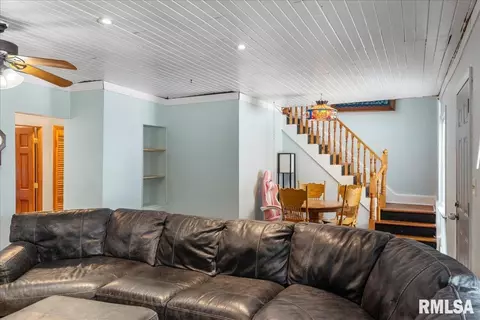 Living - 530 E Wood Ave, Springfield, IL 62702 photo 5 of 6