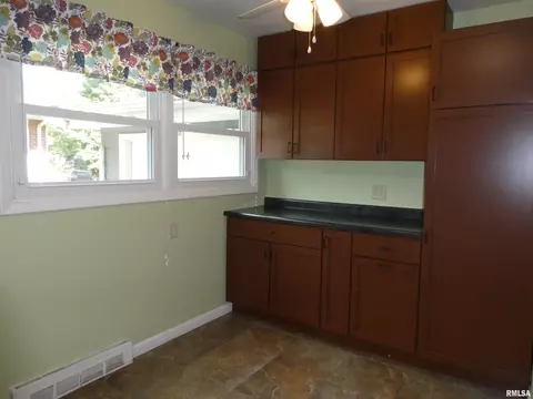 44 Glen Aire Dr, Springfield, IL 62703 photo 10