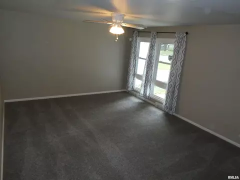 44 Glen Aire Dr, Springfield, IL 62703 photo 4