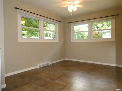 44 Glen Aire Dr, Springfield, IL 62703 photo 12