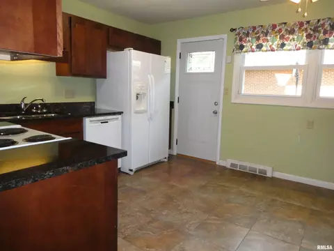 44 Glen Aire Dr, Springfield, IL 62703 photo 9