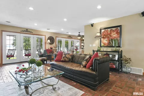 100 S Fox Ml, Springfield, IL 62712 photo 18