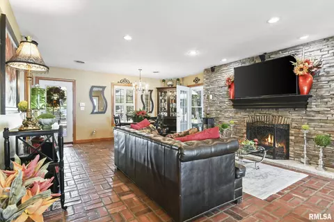 100 S Fox Ml, Springfield, IL 62712 photo 19