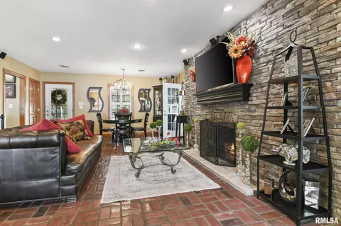 100 S Fox Ml, Springfield, IL 62712 photo 16