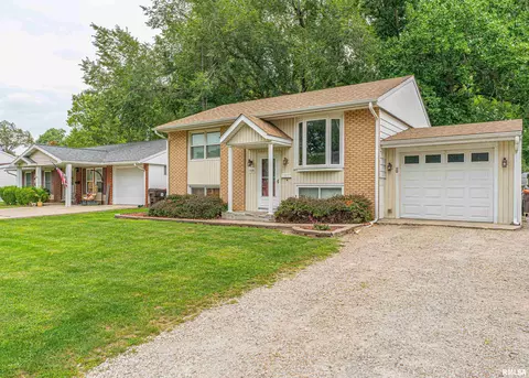 160 White Ave, Lincoln, IL 62656