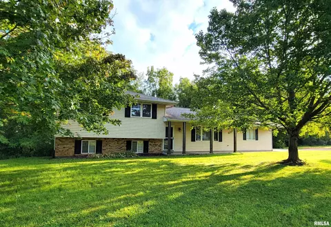 25678 Longview Rd, Hopedale, IL 61747