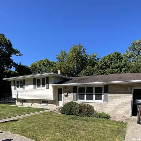 315 S Kennedy Dr, Petersburg, IL 62675