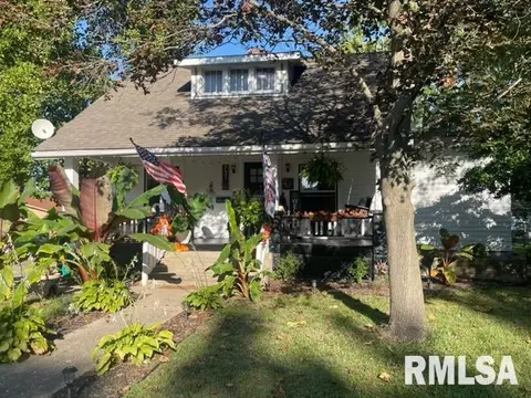 731 N Charles St, Carlinville, IL 62626